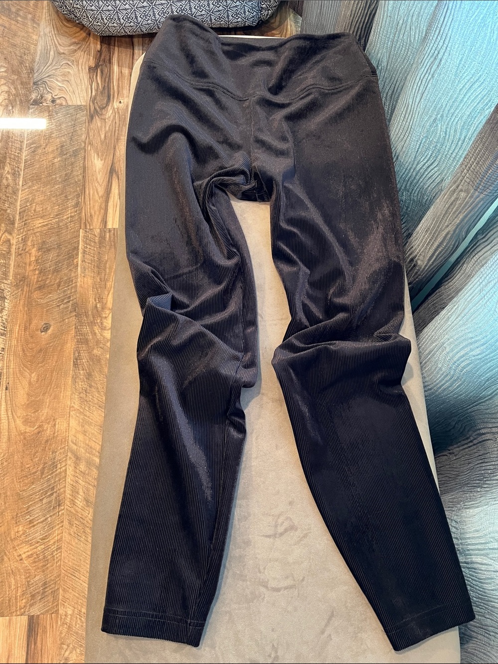 White House Black Market Runway Women’s Black Velvet-Look Leggings